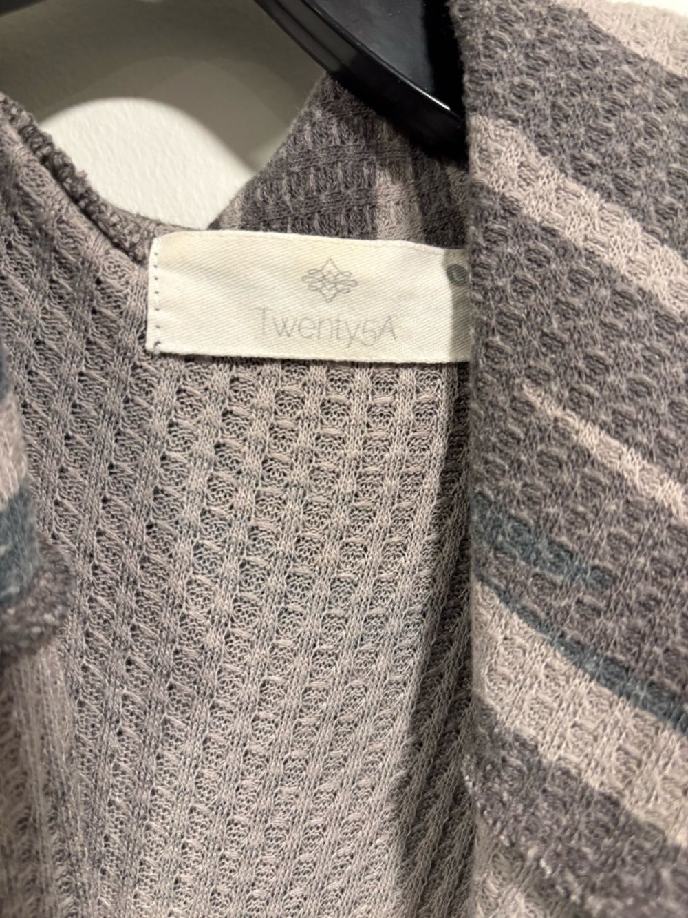 Twenty5A longline cardigan. relaxed, open-front design - Picture 4 of 4